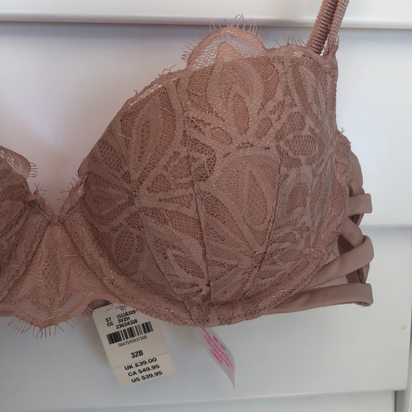 Victoria Secrets PINK Date Push- Up Bra - Picture 2 of 4